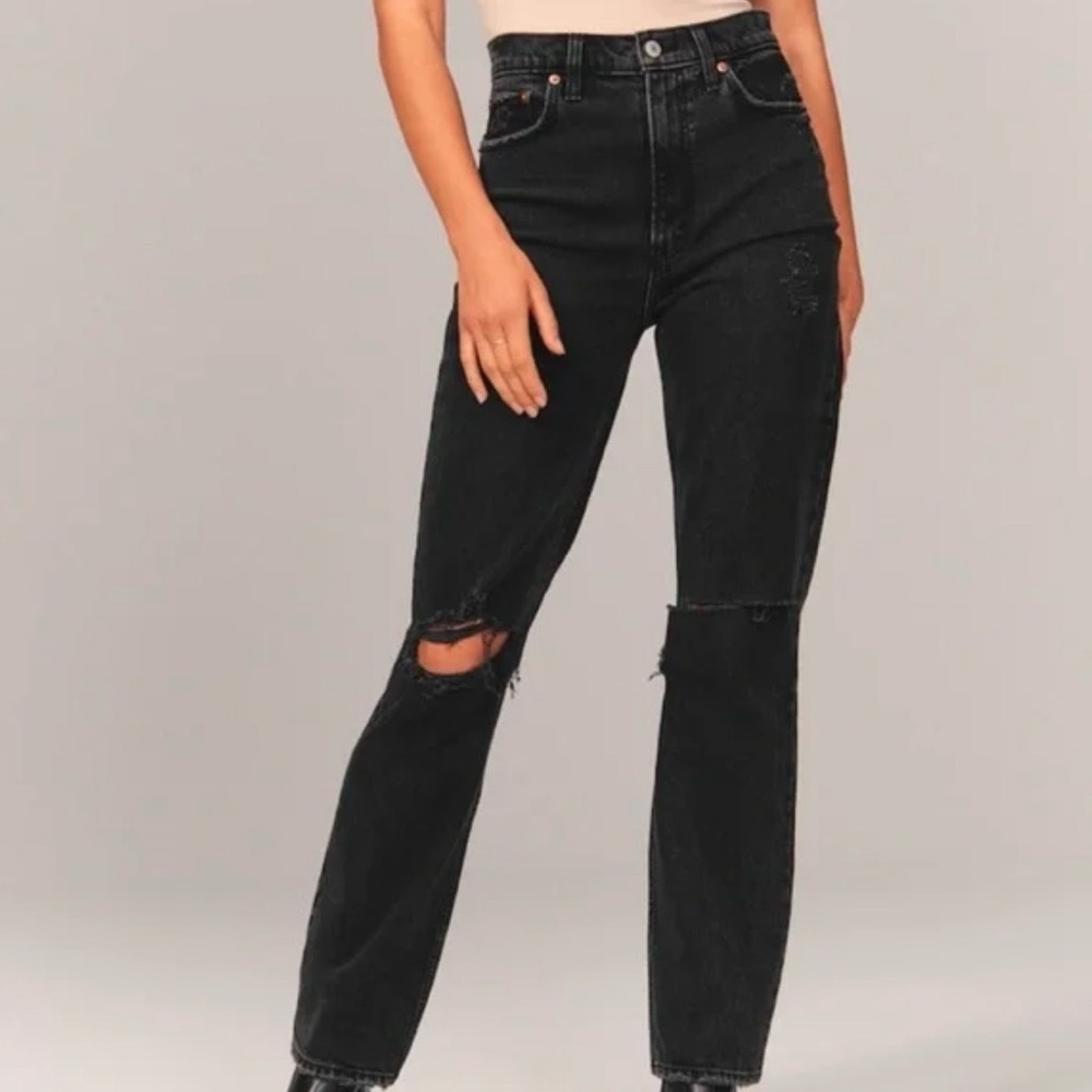 Abercrombie ‘The 90s Straight Ultra High Rise’ Jeans black washed ripped knees